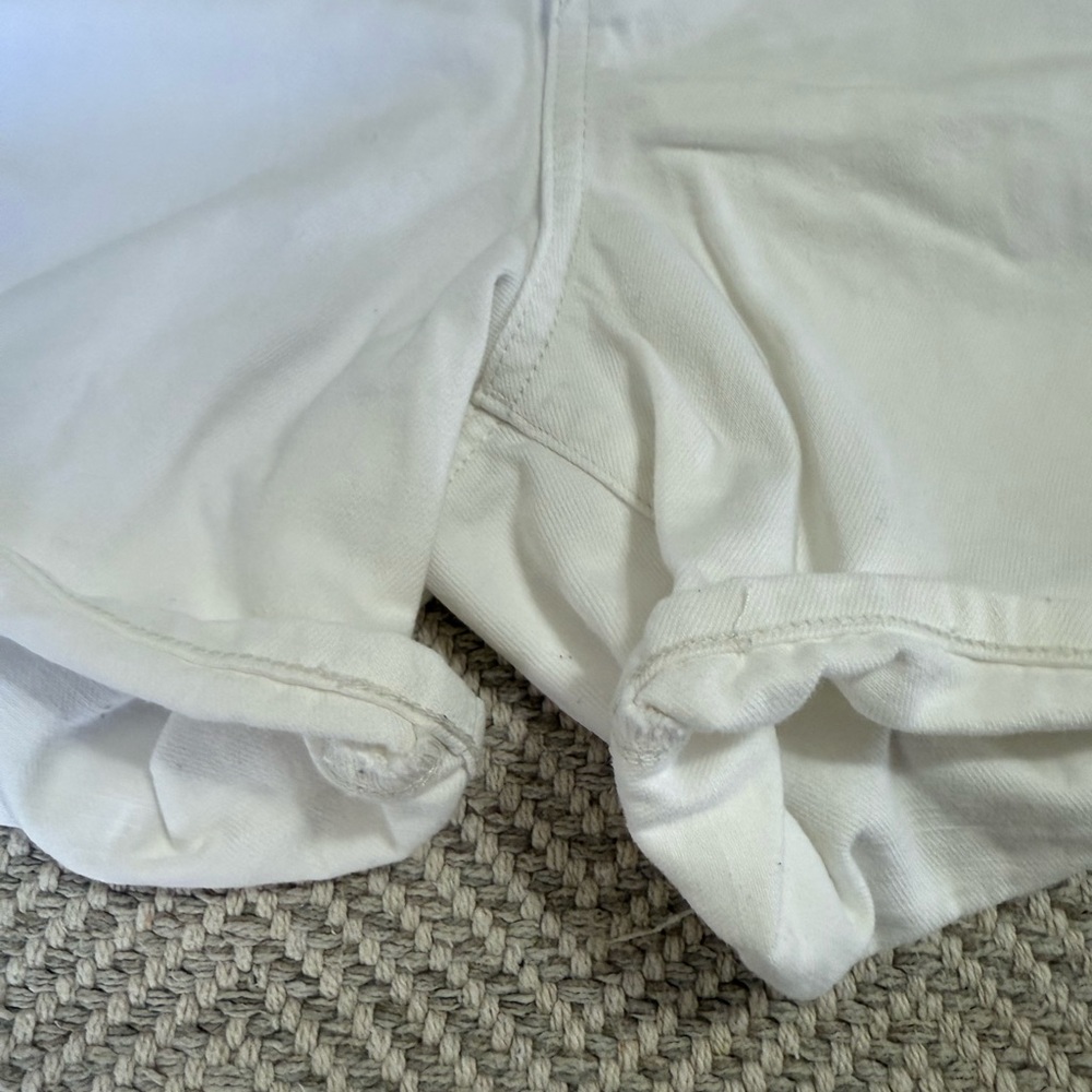 Uniqlo Women's High Waist White Shorts - Picture 5 of 9